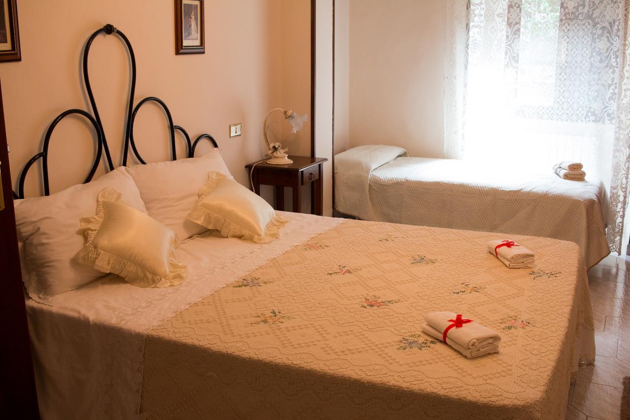 チェラーノ Il Mughetto Bed & Breakfast エクステリア 写真